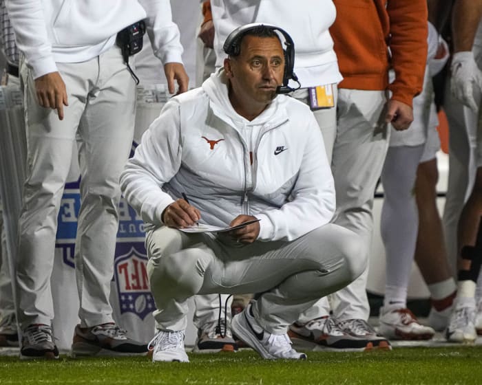 Texas head coach Steve Sarkisian